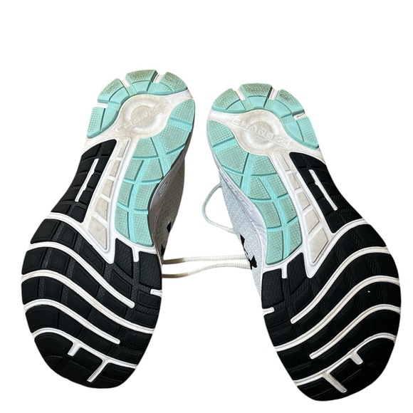 Women’s Under Armour charged escape 3 sneakers - Picture 6 of 8